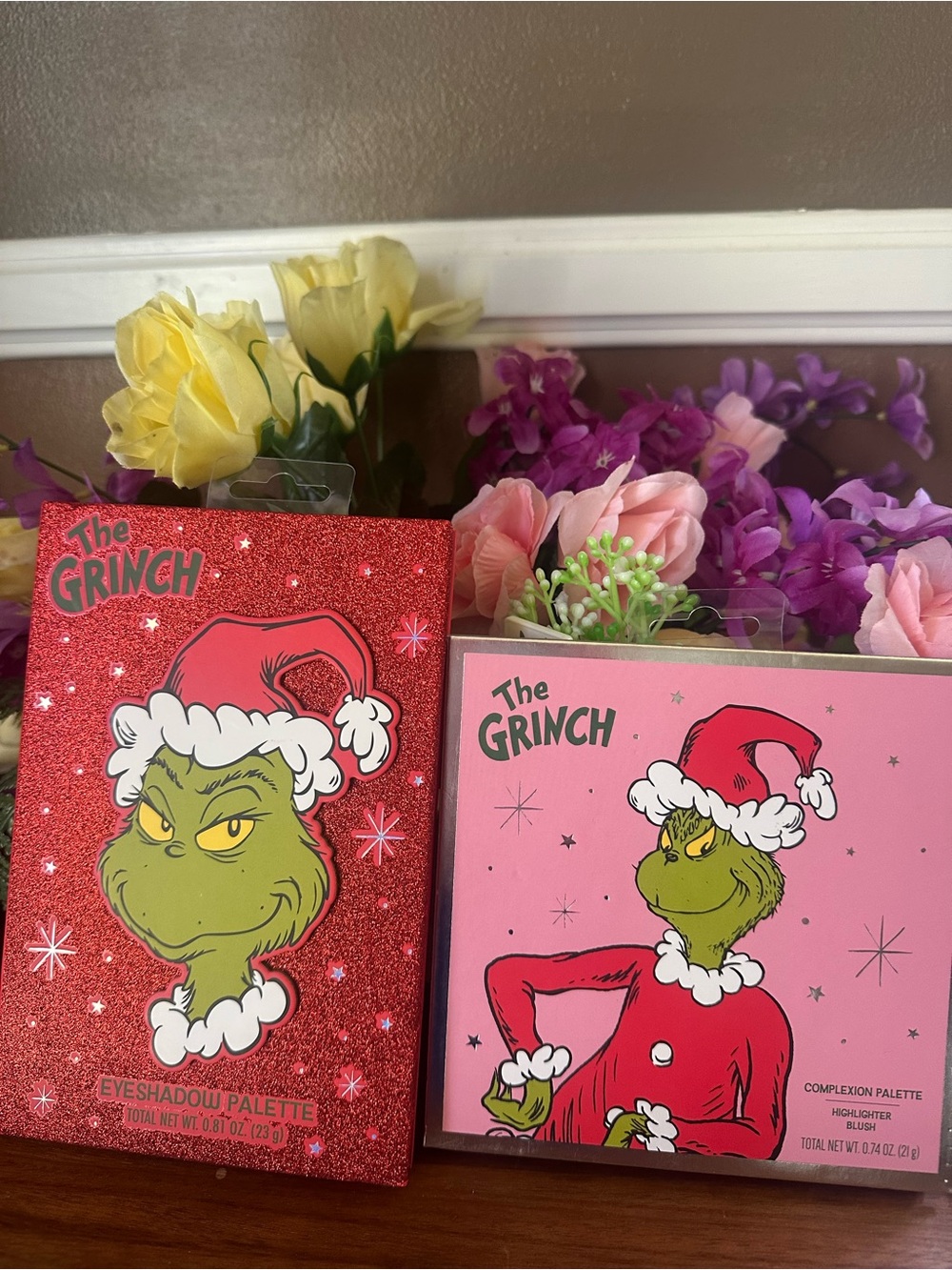 The Grinch Eyeshadow & Complexion Makeup Palettes Set